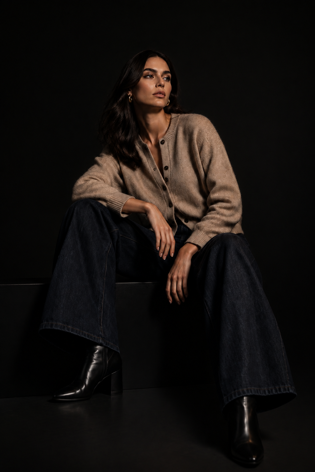Dark Luxury Editorial - Versione leggera WebP
